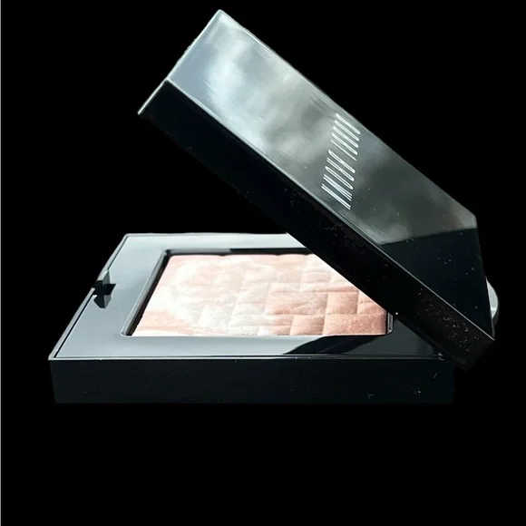 Bobbi Brown Highlighting Powder - Picture 12 of 16